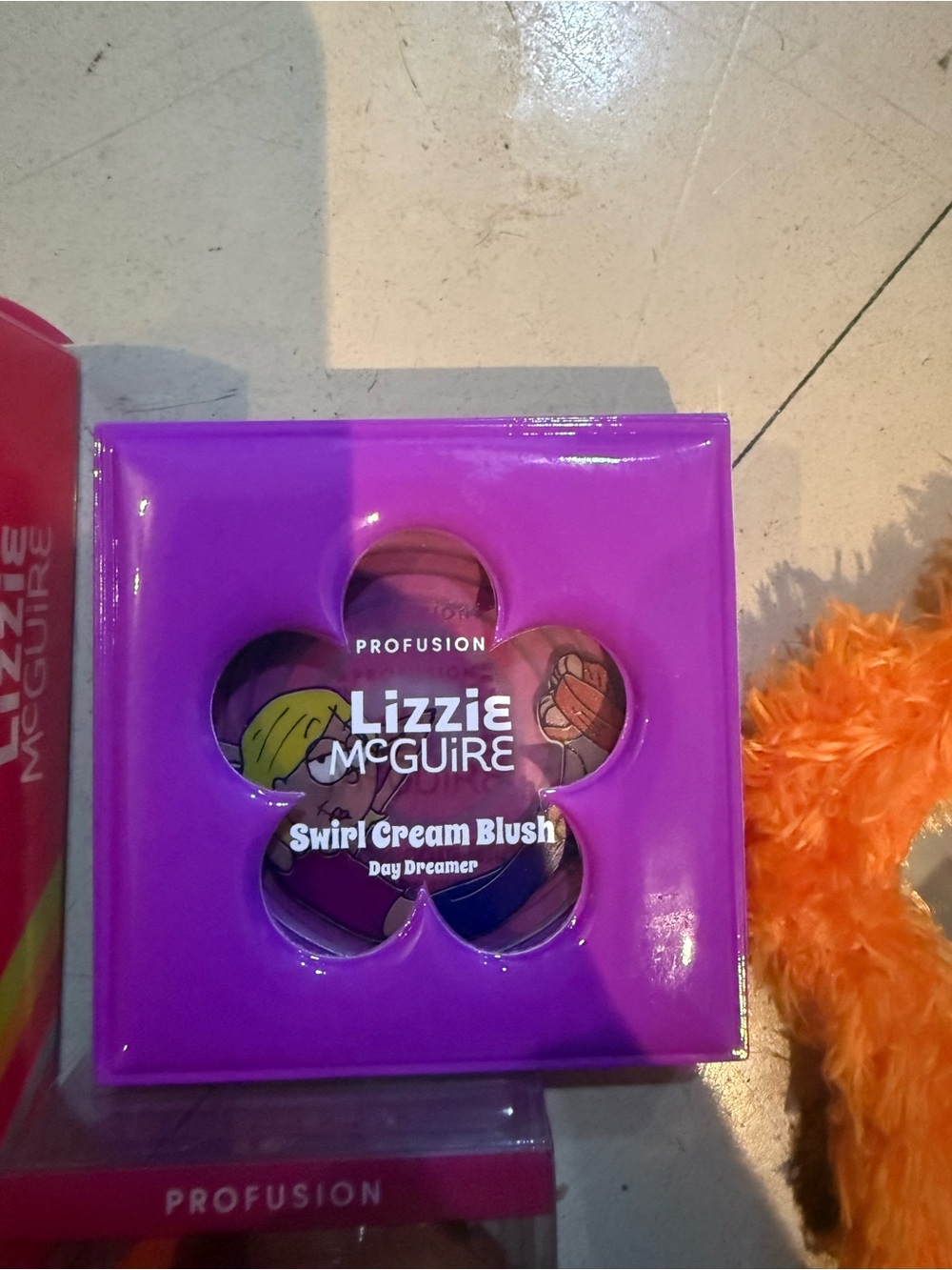 Lizzie McGuire Makeup & Brush Set - Picture 4 of 9